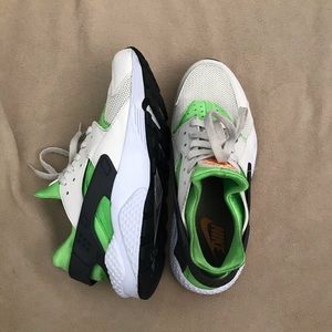 used men’s huaraches